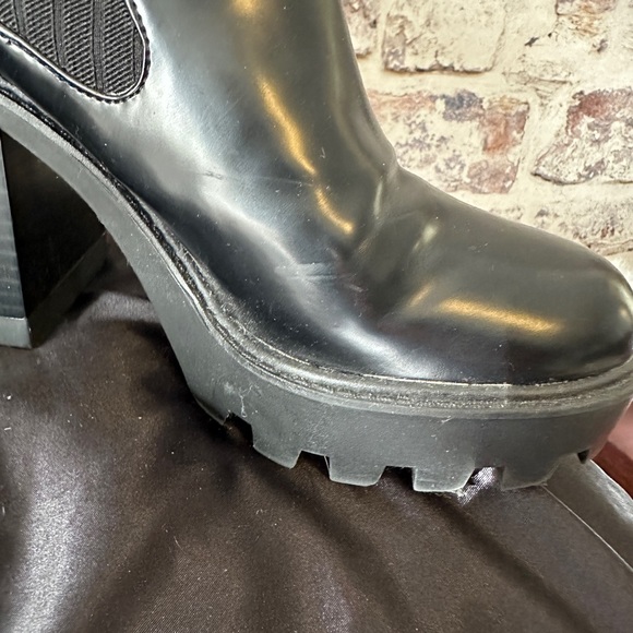 Zara lug sole chunky heeled platform boots. - Picture 6 of 9